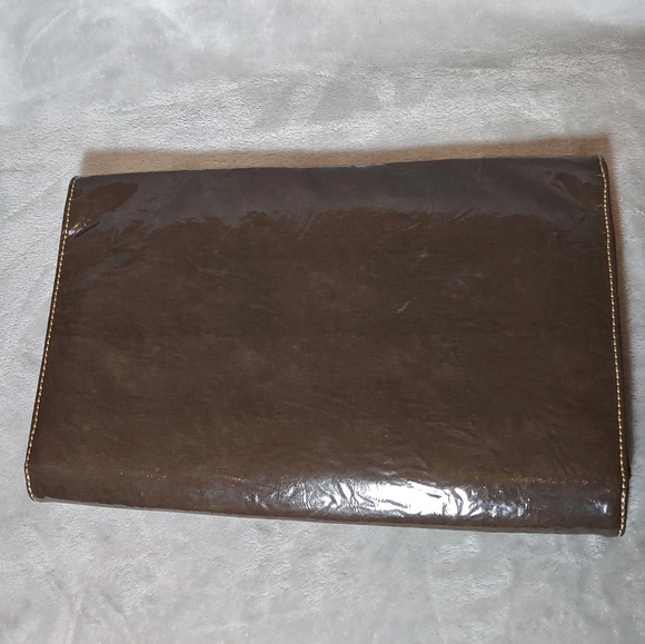 Large Clutch - Picture 2 of 5